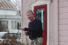 Installing-Tims-Christmas-lights-at-136-Rideau-in-1990s
