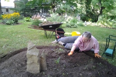 Marg-Prepping-Mac-Minnie-Memorial-Garden-at-136-Rideau-13AUG2015